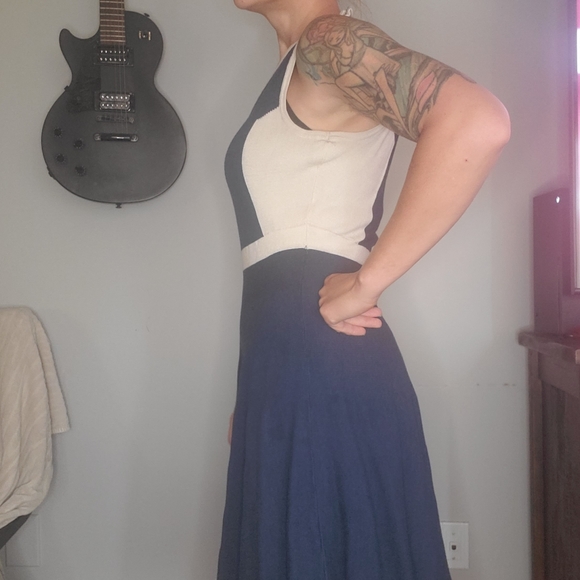 Dress - Picture 3 of 6